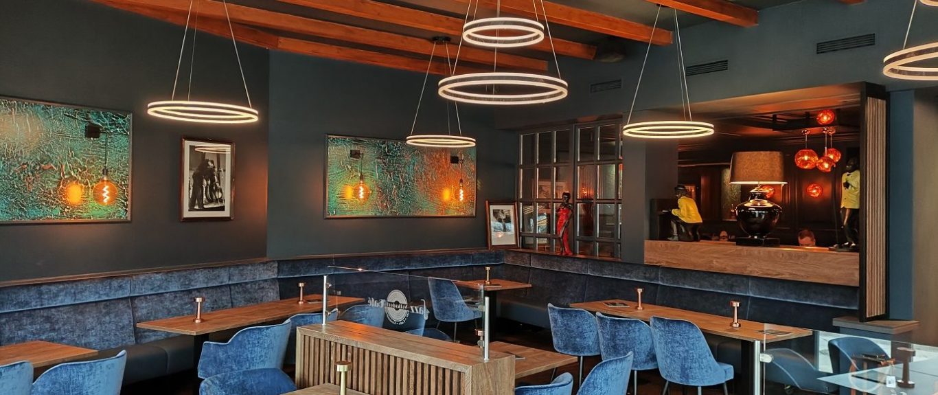 Moderne Restauranteinrichtungen, Gaststätteneinrichtung, Bistroeinrichtung, Caféeinrichtung