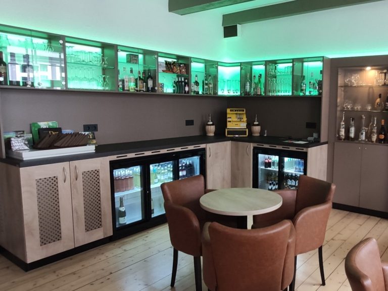 Einrichtung Hotelzimmer, Hotelzimmer einrichten, Hotelzimmereinrichtung,  Hotelbau, Hotelzimmerrenovierung, Renovierung Hotelzimmer, Hotelrenovierung, Hotelbetten