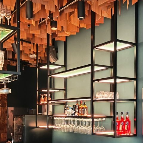 Theke in einem Eventlokal, Gaststätteneinrichtung, Bistroeinrichtung, Bistrotheke, Cafétheke, Thekenbau, Gaststättentheke