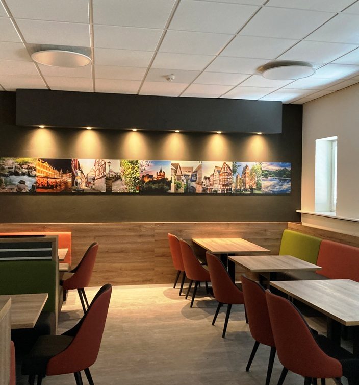Pausenraumeinrichtung / Kantineneinrichtung, Gaststätteneinrichtung, Bistroeinrichtung, Caféeinrichtung