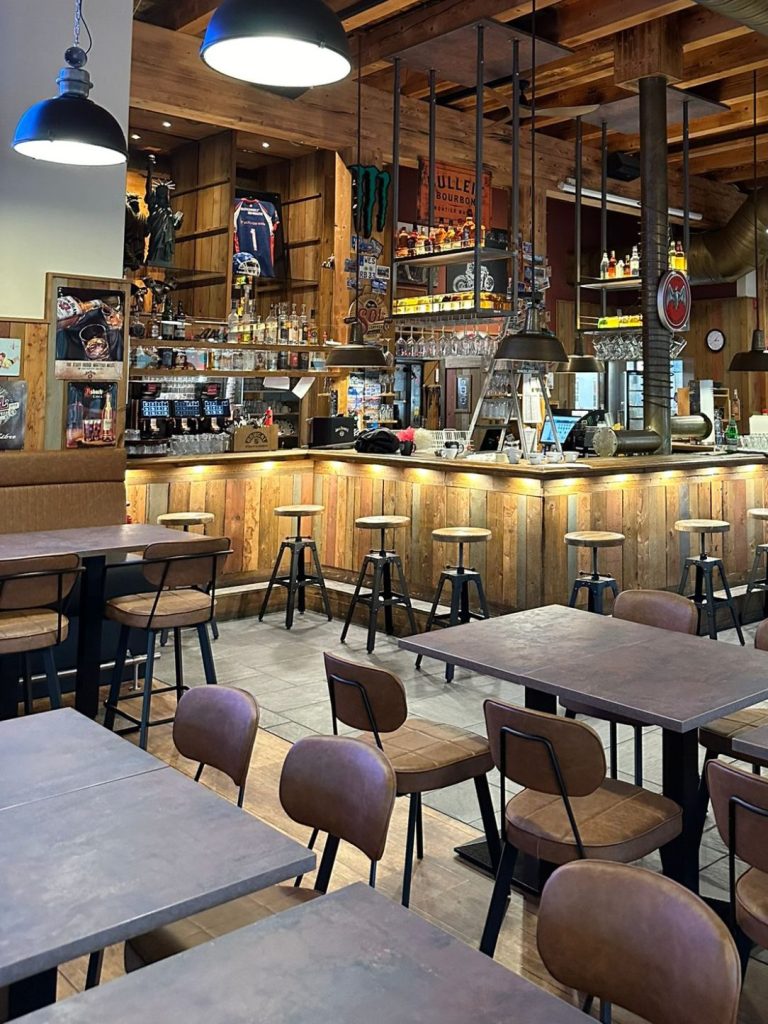 Cafeeinrichtung, Bikercafe einrichten, Gaststätteneinrichtung, Bistroeinrichtung, Caféeinrichtung, Thekenbau