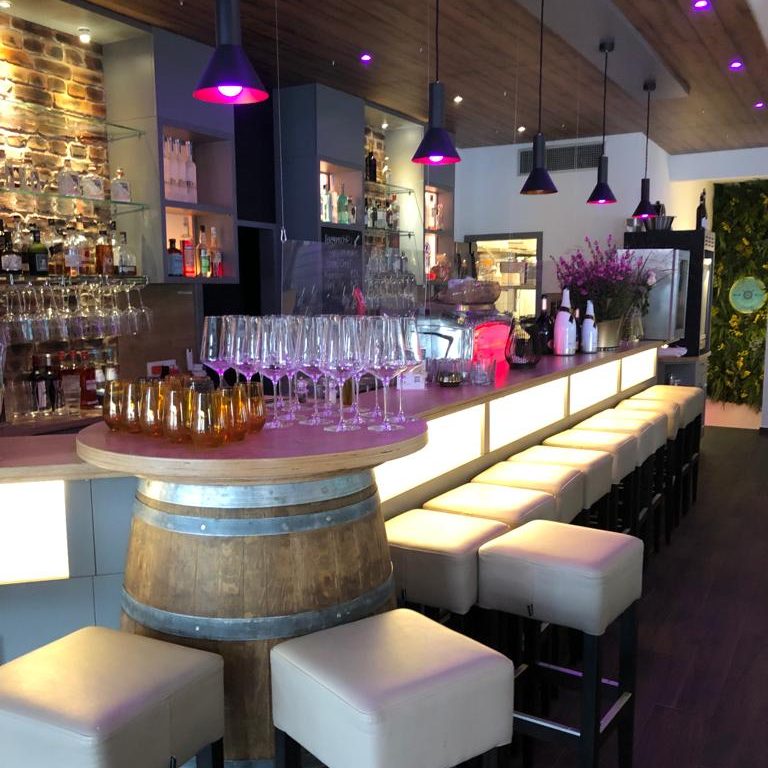 Restauranttheke, Thekenbau, Thekenbauer, Gaststättentheke, Gaststätteneinrichtung, Bistroeinrichtung, Bistrotheke