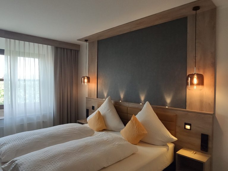 Einrichtung Hotelzimmer, Hotelzimmereinrichtung,  Hotelbau, Hotelzimmerrenovierung, Renovierung Hotelzimmer, Hotelrenovierung, Hotelbetten