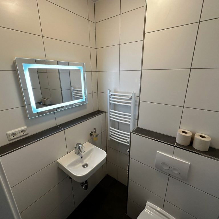 Einrichtung Hotelzimmerbad, Hotelsuite Badezimmereinrichtung, Hotelzimmereinrichtung, Hoteleinrichtung,  Hotelbau, Hotelzimmerrenovierung, Renovierung Hotelzimmer, Hotelrenovierung, Hoteleinrichtung