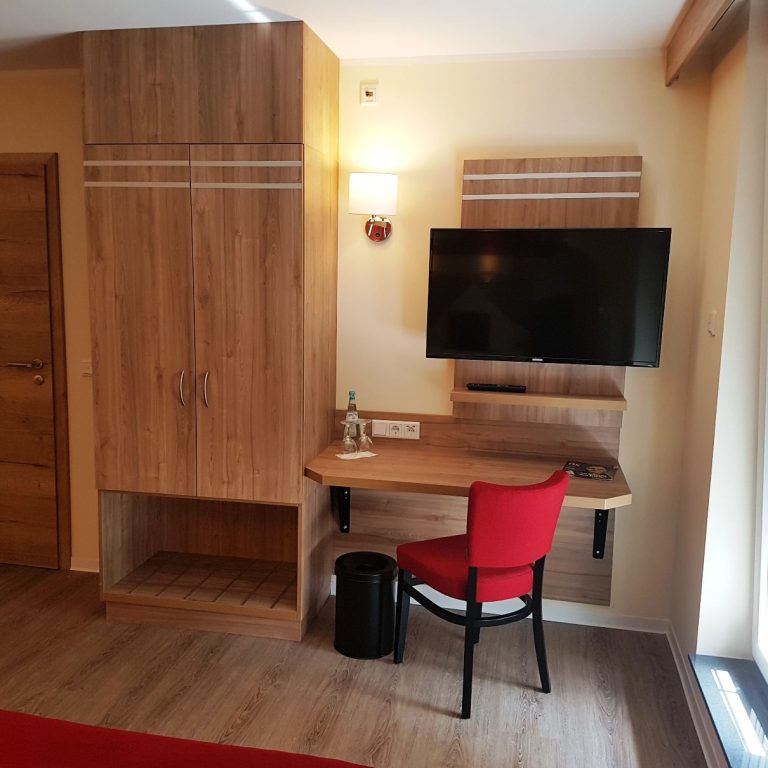 Hoteleinrichtung Schreibtischecke, Hotelsuite-Einrichtung, Hotelzimmereinrichtung, Hoteleinrichtung,  Hotelbau, Hotelzimmerrenovierung, Renovierung Hotelzimmer, Hotelrenovierung