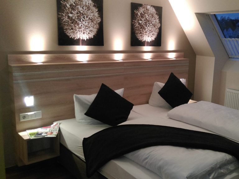 Hotelzimmereinrichtung,  Hotelbau, Hotelzimmerrenovierung, Renovierung Hotelzimmer, Hotelrenovierung, Hotelbetten, Einrichtung Hotelzimmer
